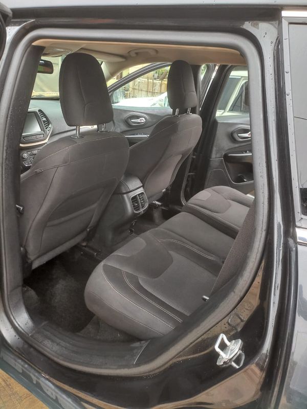 Thumbnail 6 of 2015 JEEP Cherokee